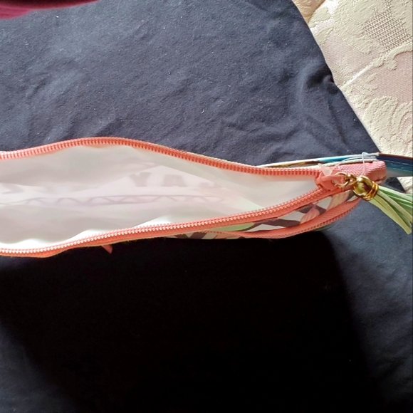 Water Resistant Beach Case - Picture 5 of 5